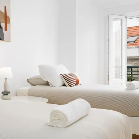 2eb- Beautifully Designed In The Heart Of The City, Bright, Stylish And Inviting Lejlighed *