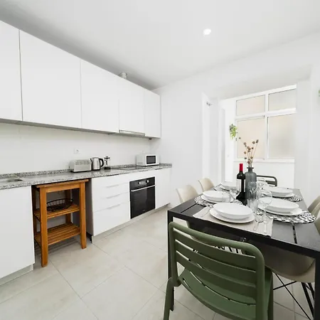Lejlighed 2eb- Beautifully Designed In The Heart Of The City, Bright, Stylish And Inviting *