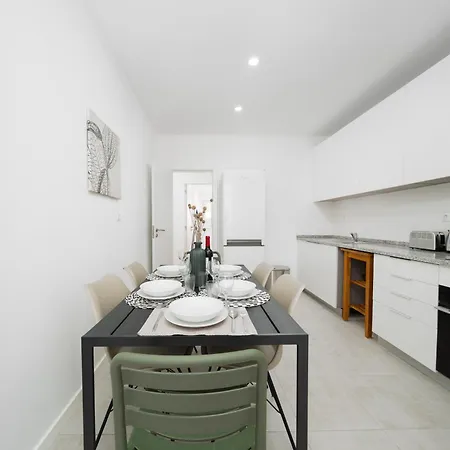 2eb- Beautifully Designed In The Heart Of The City, Bright, Stylish And Inviting Lisboa