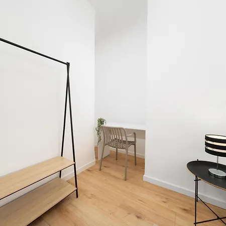 2eb- Beautifully Designed In The Heart Of The City, Bright, Stylish And Inviting *