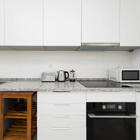 2eb- Beautifully Designed In The Heart Of The City, Bright, Stylish And Inviting *