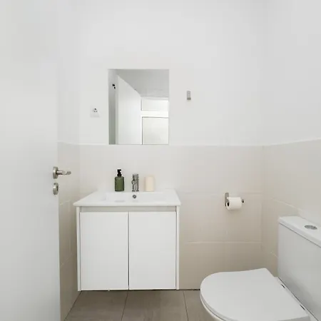 2eb- Beautifully Designed In The Heart Of The City, Bright, Stylish And Inviting Lejlighed Lisboa