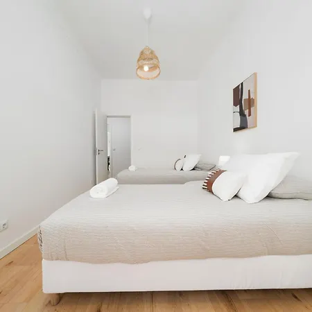 Lejlighed 2eb- Beautifully Designed In The Heart Of The City, Bright, Stylish And Inviting Lisboa