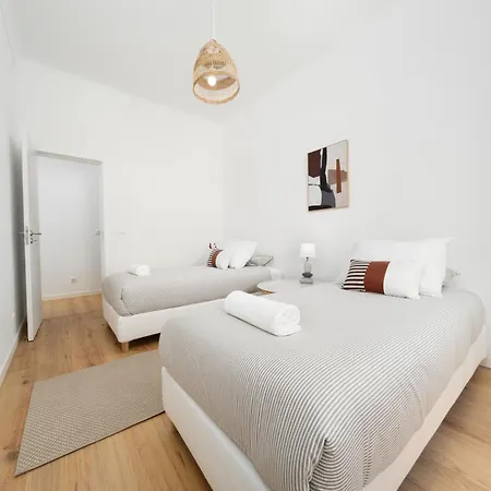 Lejlighed 2eb- Beautifully Designed In The Heart Of The City, Bright, Stylish And Inviting Lisboa